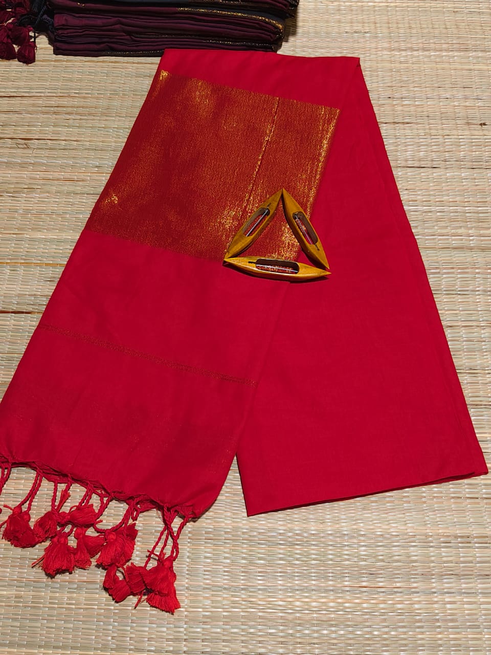 SV08                                    Khadi cotton rich golden zari saree
