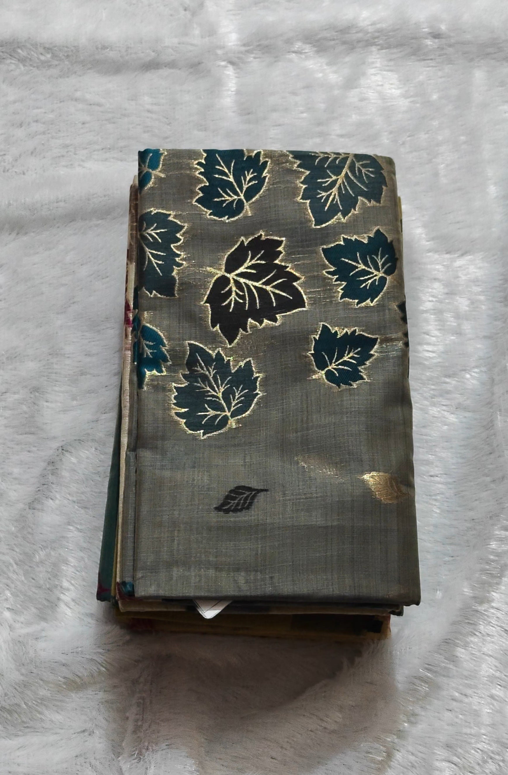 SV13                                   Bengal Cotton Saree with Elegant Leaf Motifs