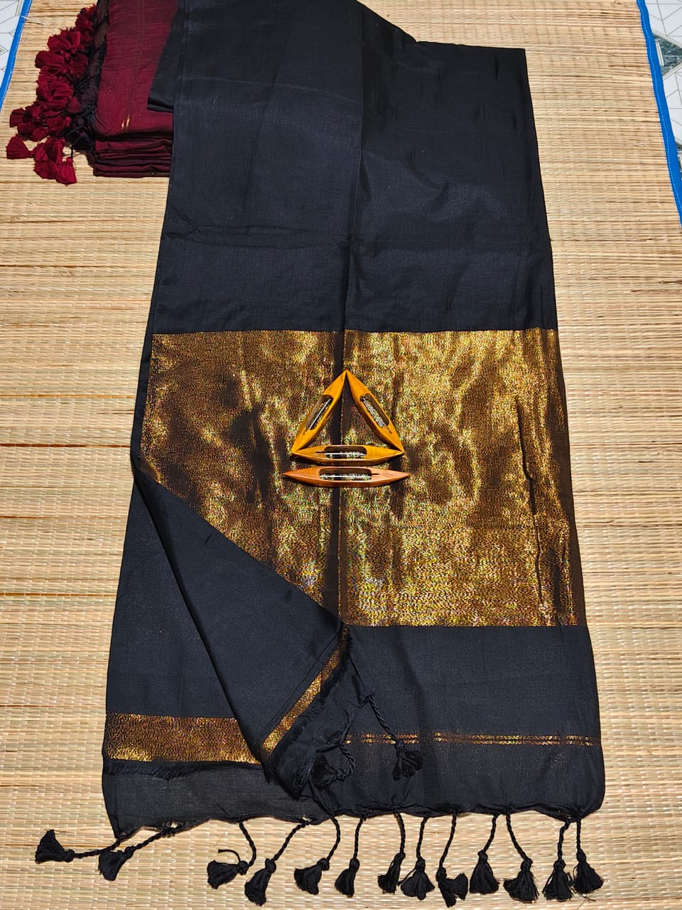SV08                                    Khadi cotton rich golden zari saree
